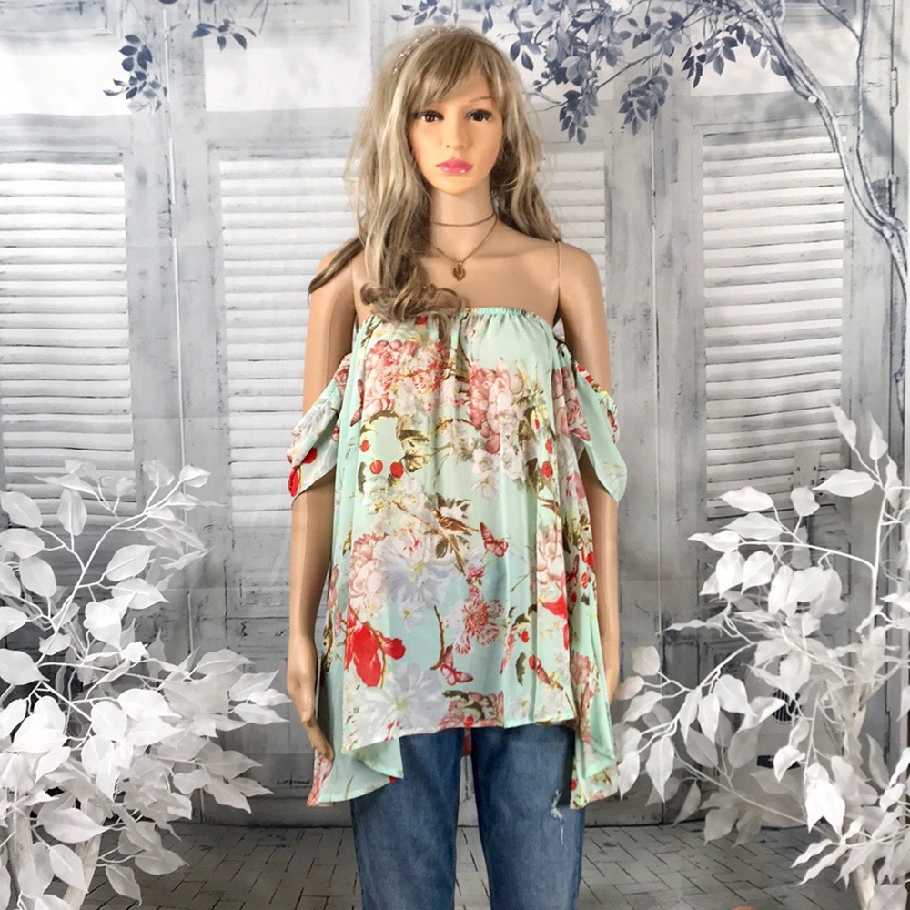 NWT!! Off the Shoulder Top